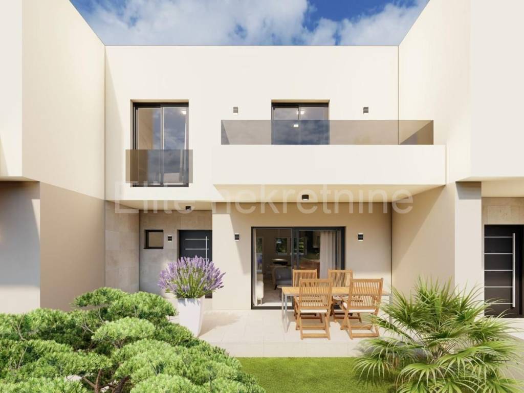 Terraced house, Sale, Rijeka, Istok