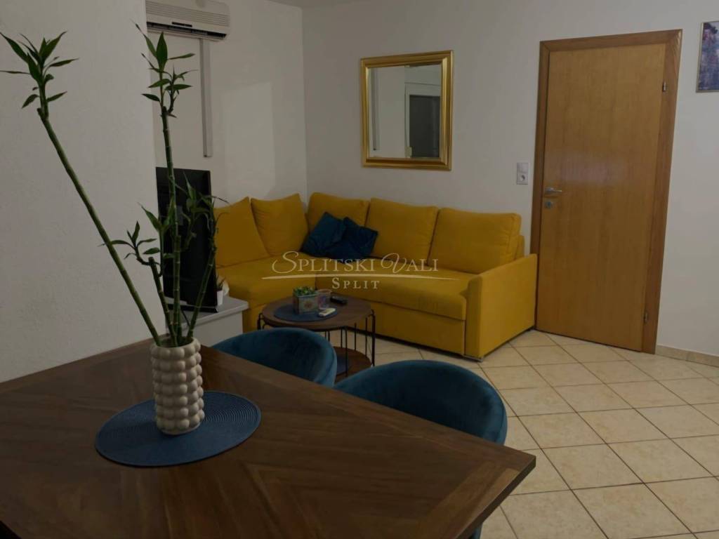 Flat in a building, Sale, Okrug, Okrug Gornji