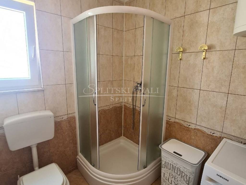 Flat in a building, Sale, Okrug, Okrug Gornji