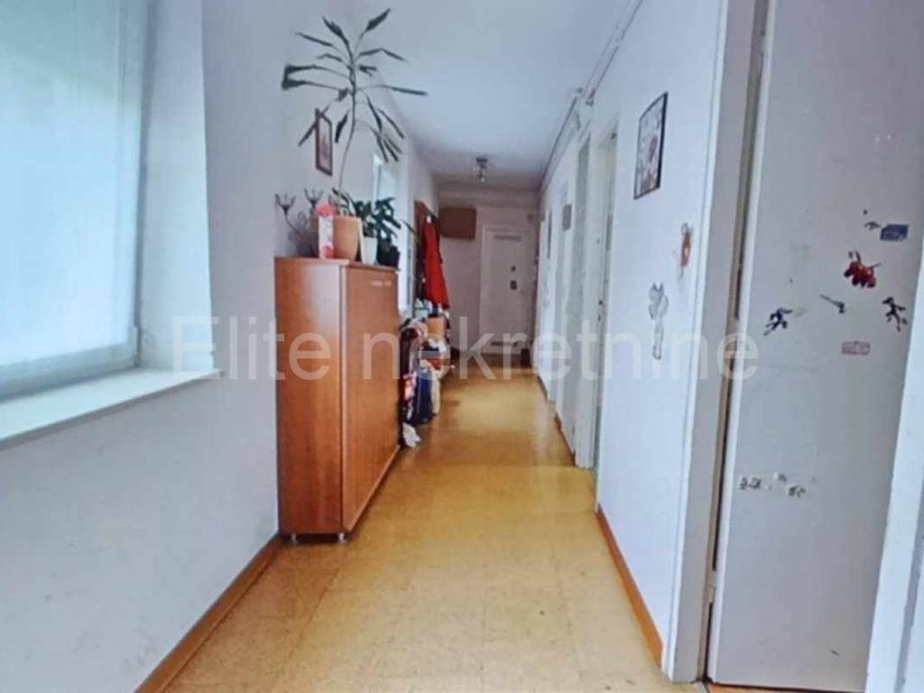 Flat in a building, Sale, Pula, Pula