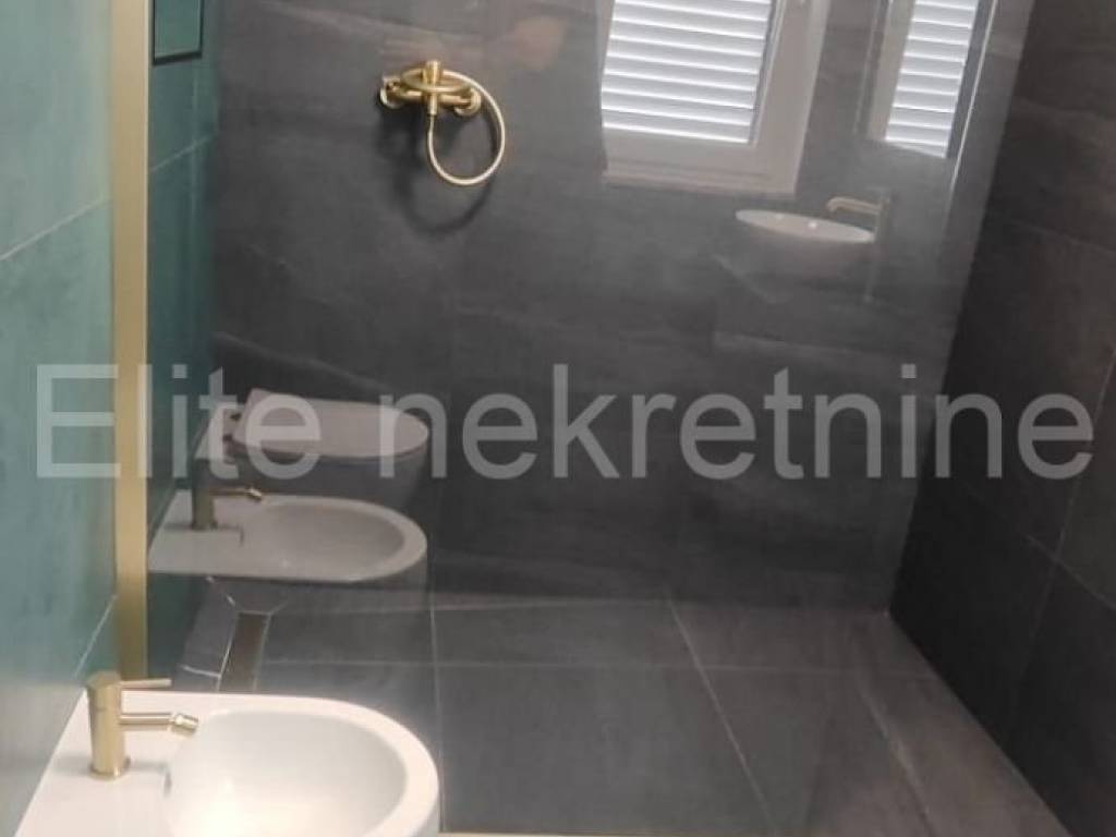 Flat in a house, Rent, Rijeka, Istok
