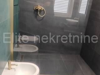 Flat in a house, Rent, Rijeka, Istok