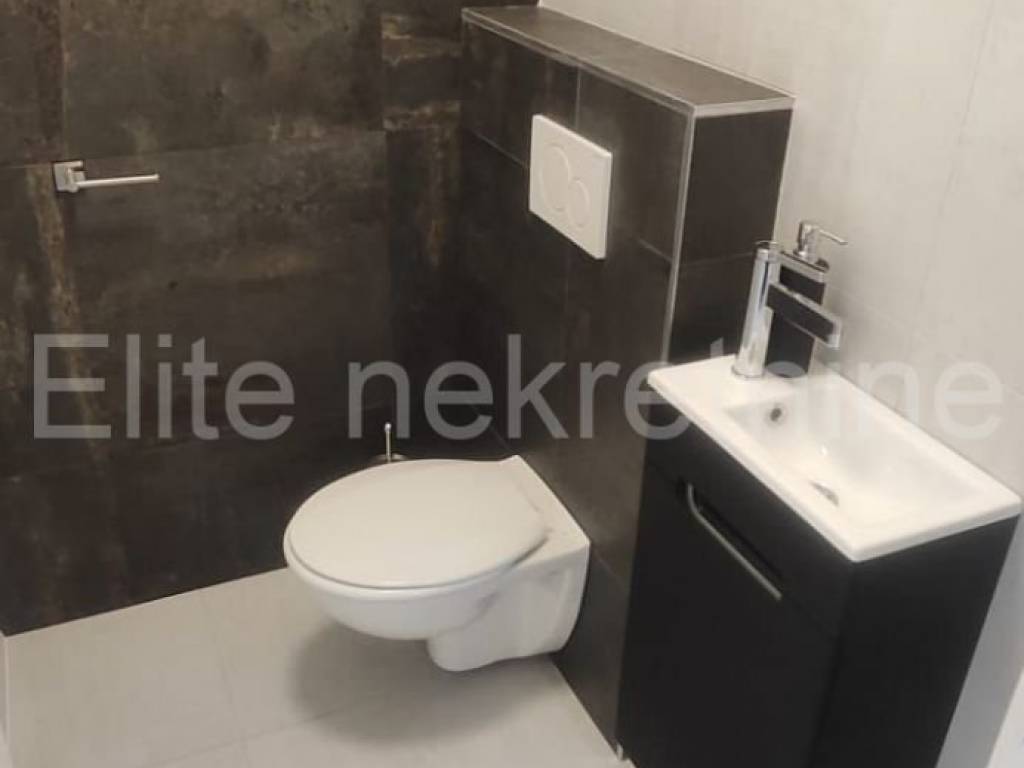 Flat in a house, Rent, Rijeka, Istok