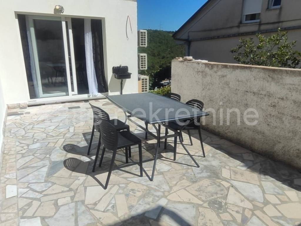 Flat in a house, Rent, Rijeka, Istok