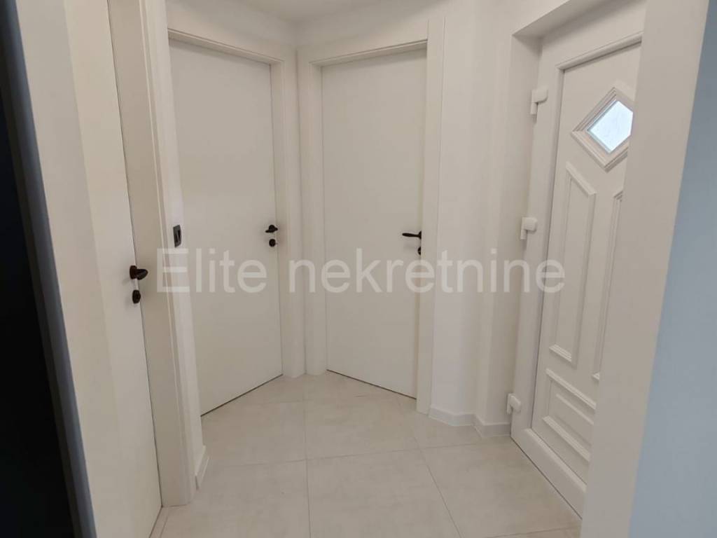 Flat in a house, Rent, Rijeka, Istok