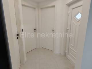 Flat in a house, Rent, Rijeka, Istok