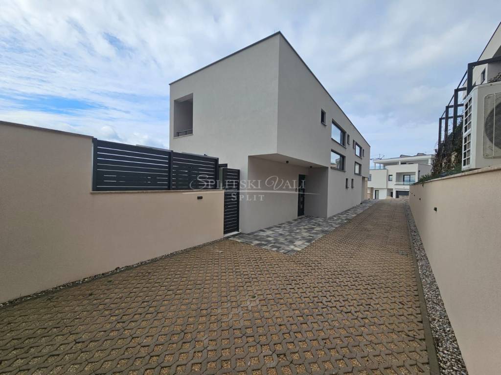 Residential-commercial property, Sale, Makarska, Veliko Brdo