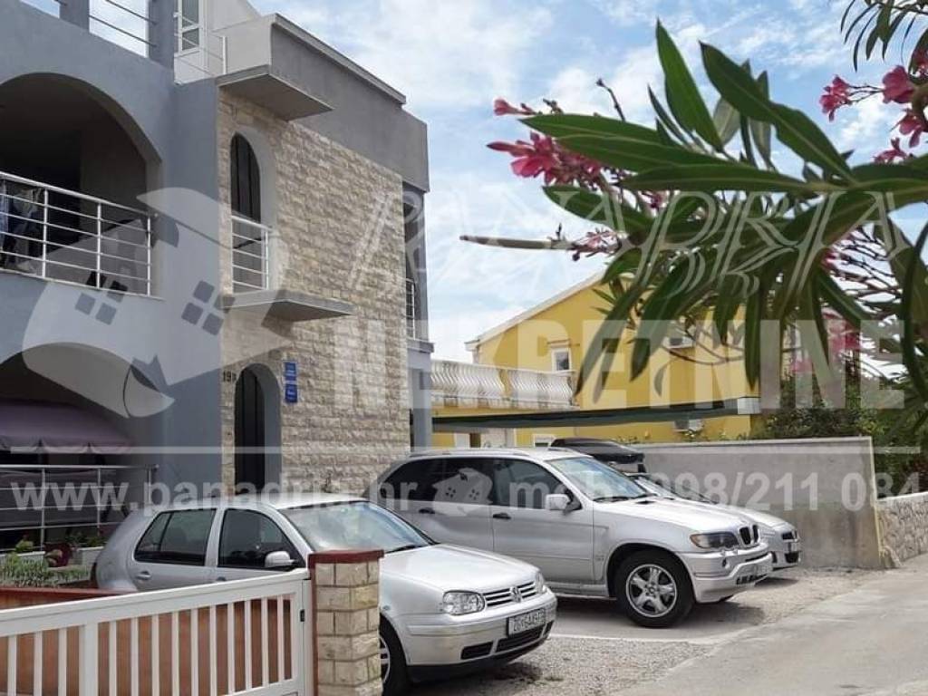 House with apartments, Sale, Vir, Vir