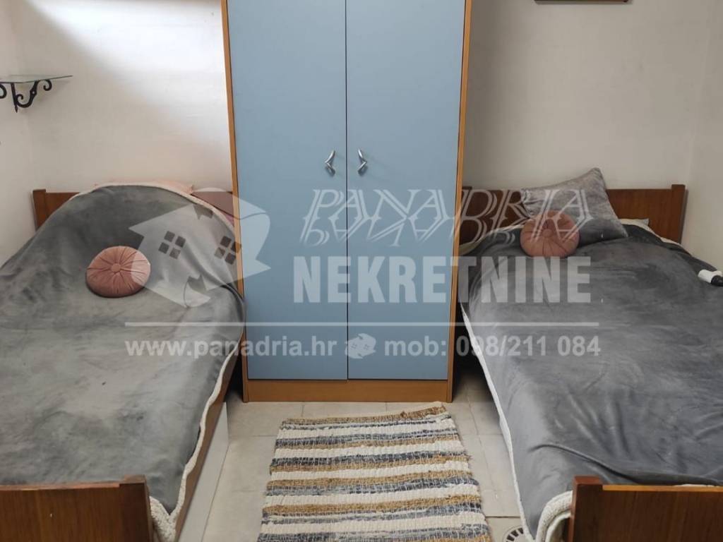 House with apartments, Sale, Vir, Vir