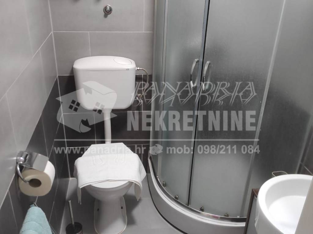 House with apartments, Sale, Vir, Vir