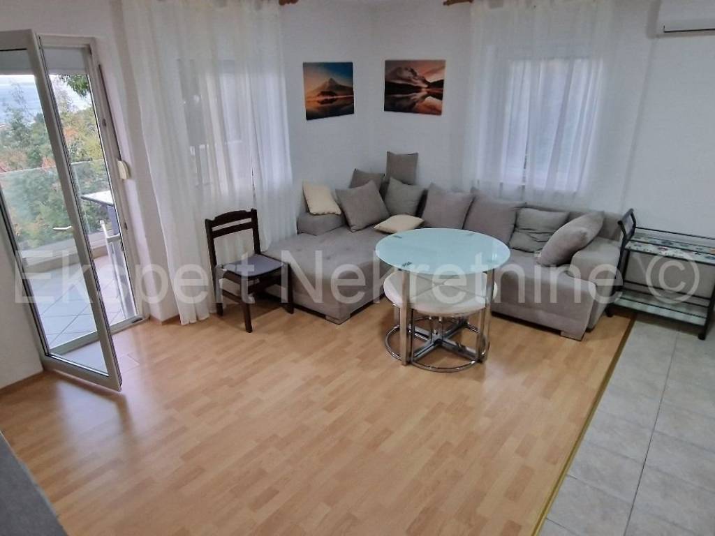 Flat in a building, Sale, Okrug, Okrug Gornji