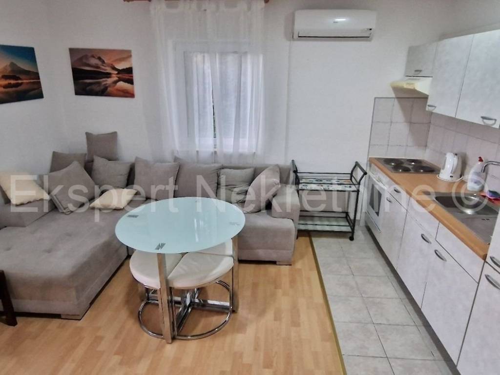Flat in a building, Sale, Okrug, Okrug Gornji