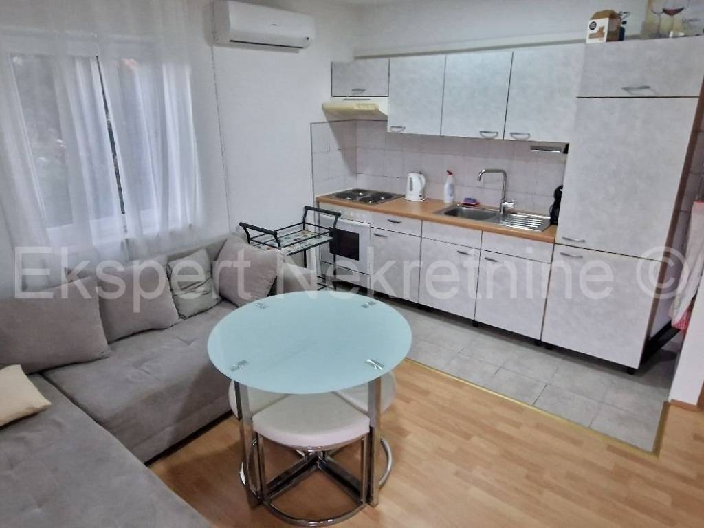 Flat in a building, Sale, Okrug, Okrug Gornji
