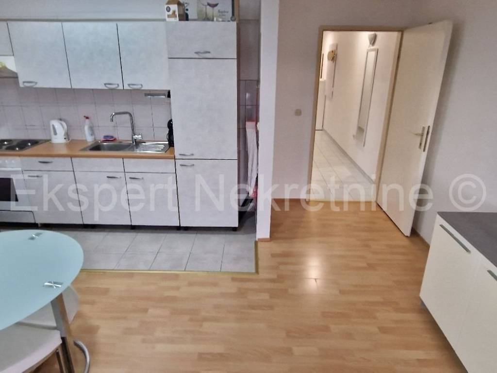 Flat in a building, Sale, Okrug, Okrug Gornji