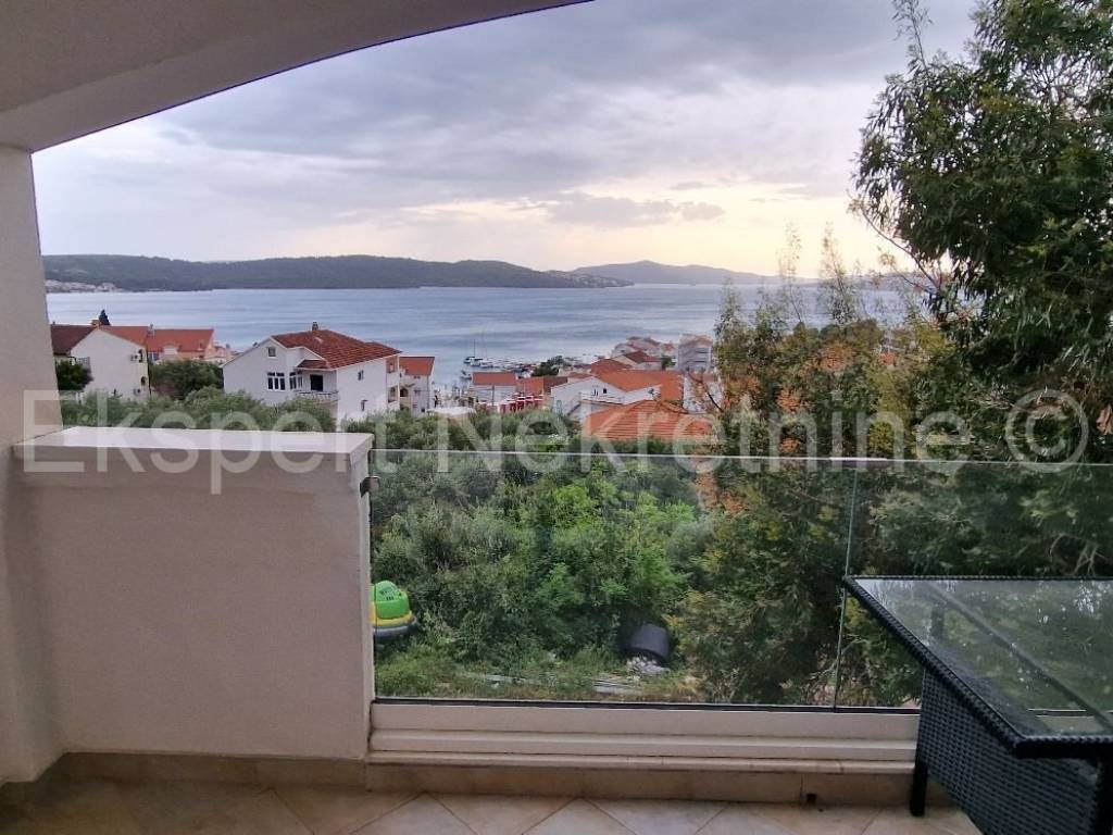 Flat in a building, Sale, Okrug, Okrug Gornji