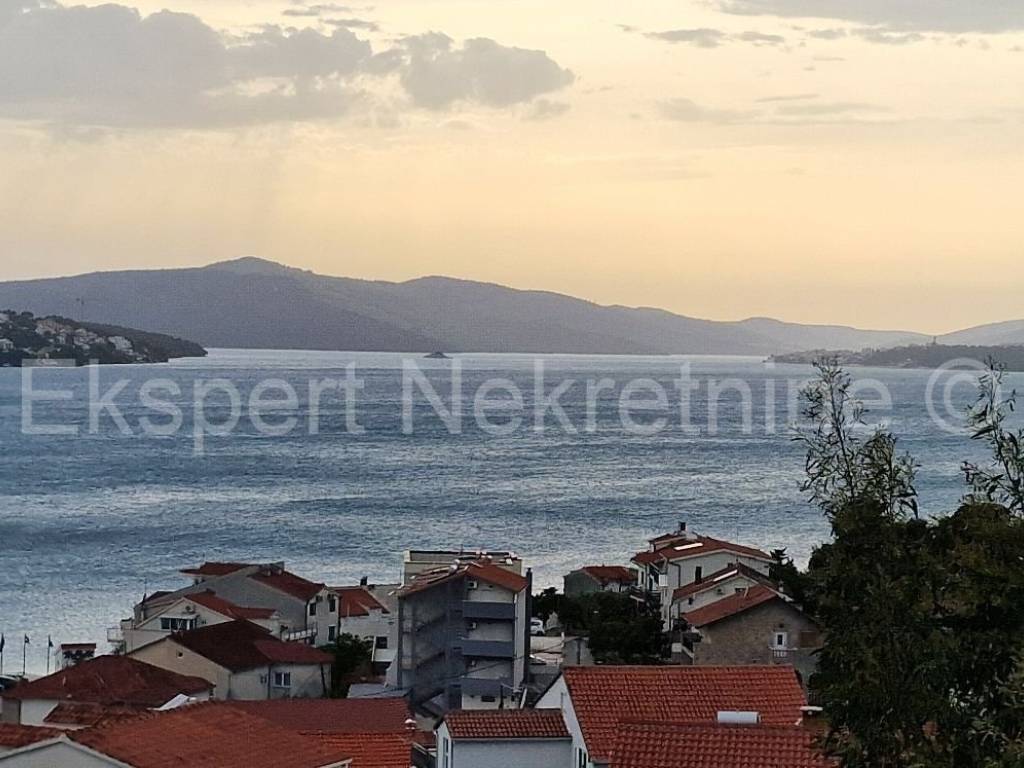 Flat in a building, Sale, Okrug, Okrug Gornji