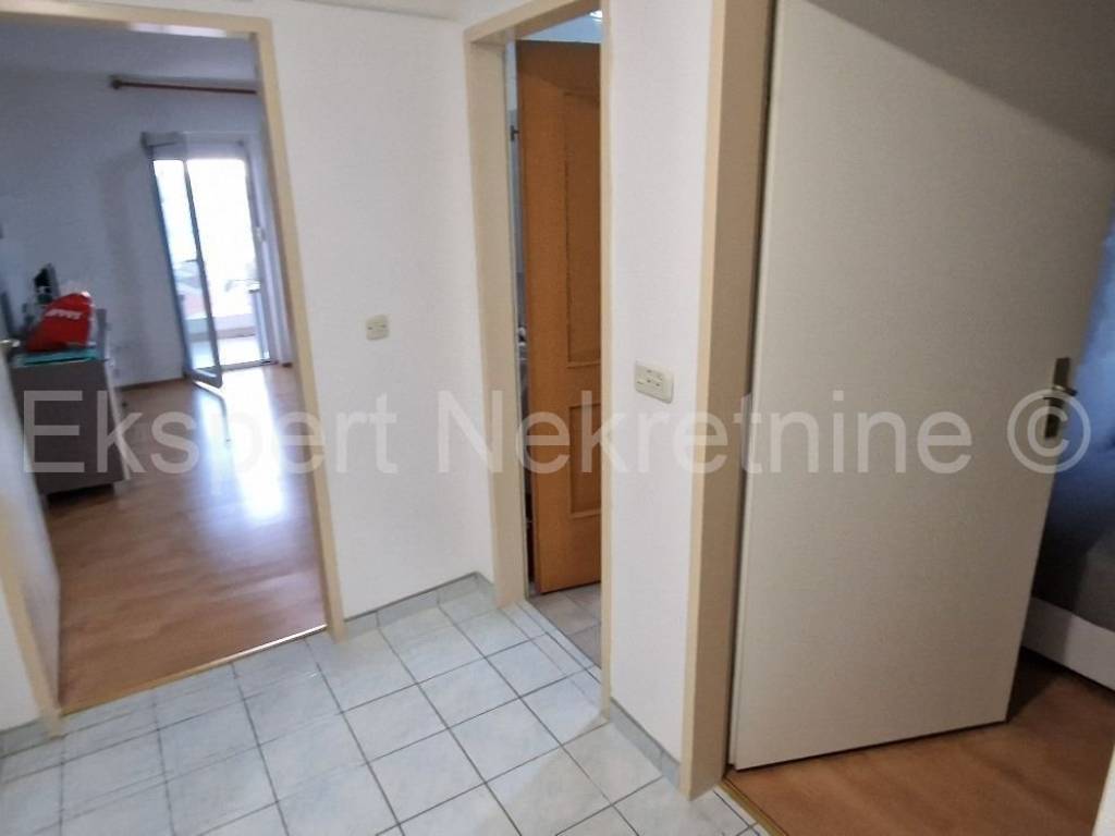 Flat in a building, Sale, Okrug, Okrug Gornji