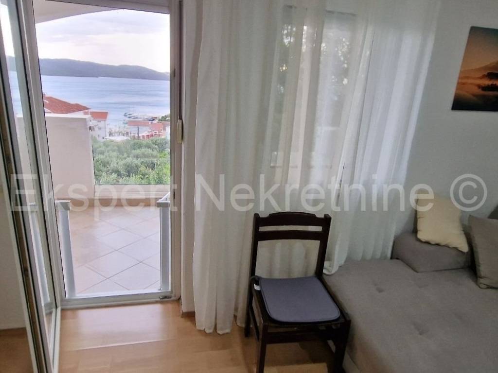 Flat in a building, Sale, Okrug, Okrug Gornji
