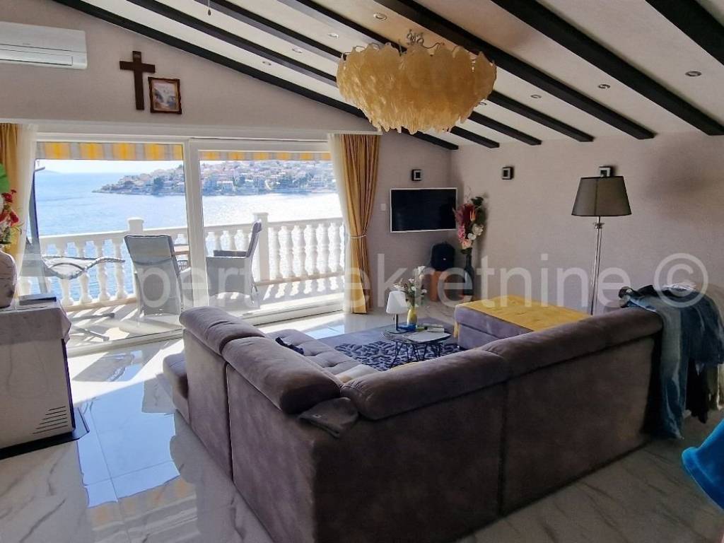 House with apartments, Sale, Okrug, Okrug Gornji