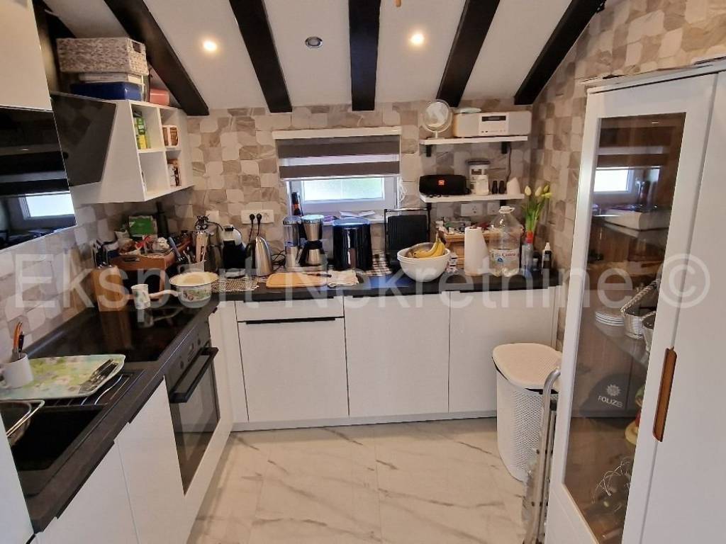 House with apartments, Sale, Okrug, Okrug Gornji