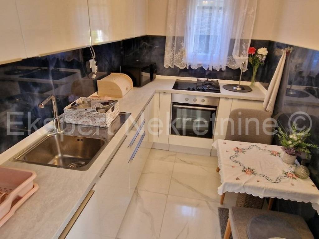 House with apartments, Sale, Okrug, Okrug Gornji