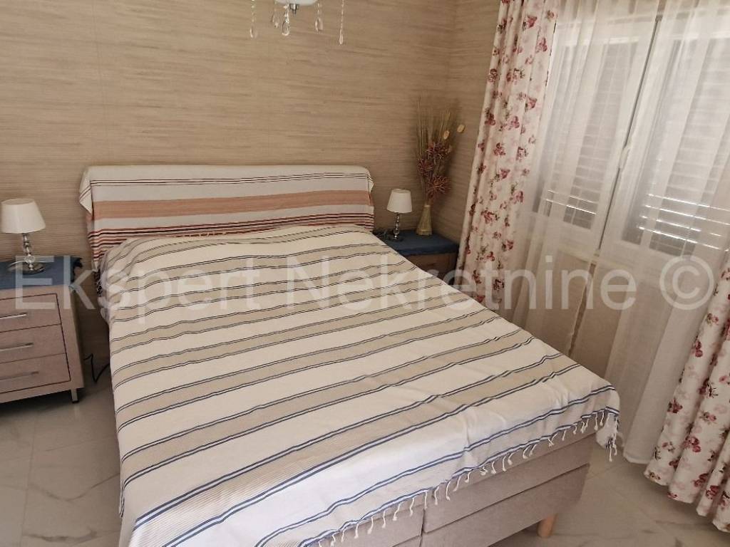 House with apartments, Sale, Okrug, Okrug Gornji
