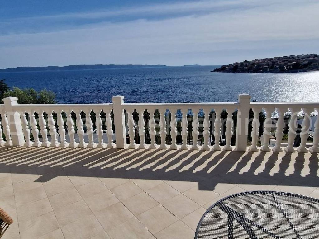House with apartments, Sale, Okrug, Okrug Gornji