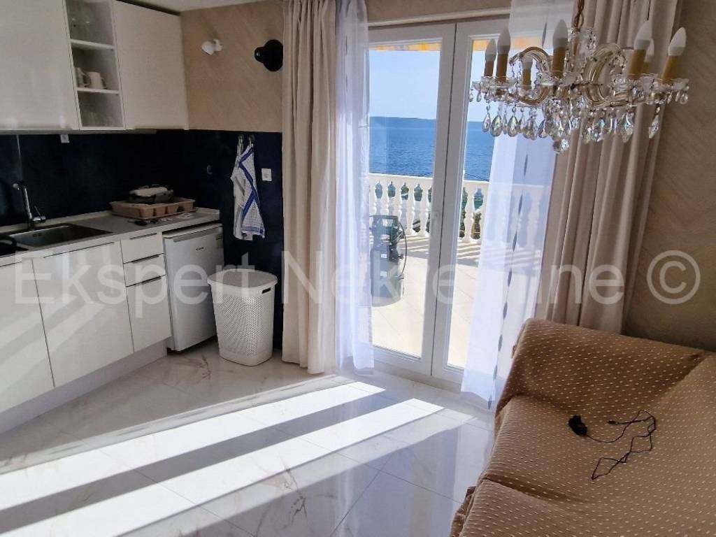 House with apartments, Sale, Okrug, Okrug Gornji