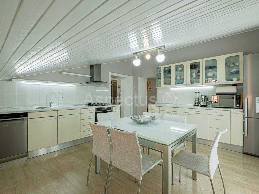 Flat in a house, Sale, Pula, Pula