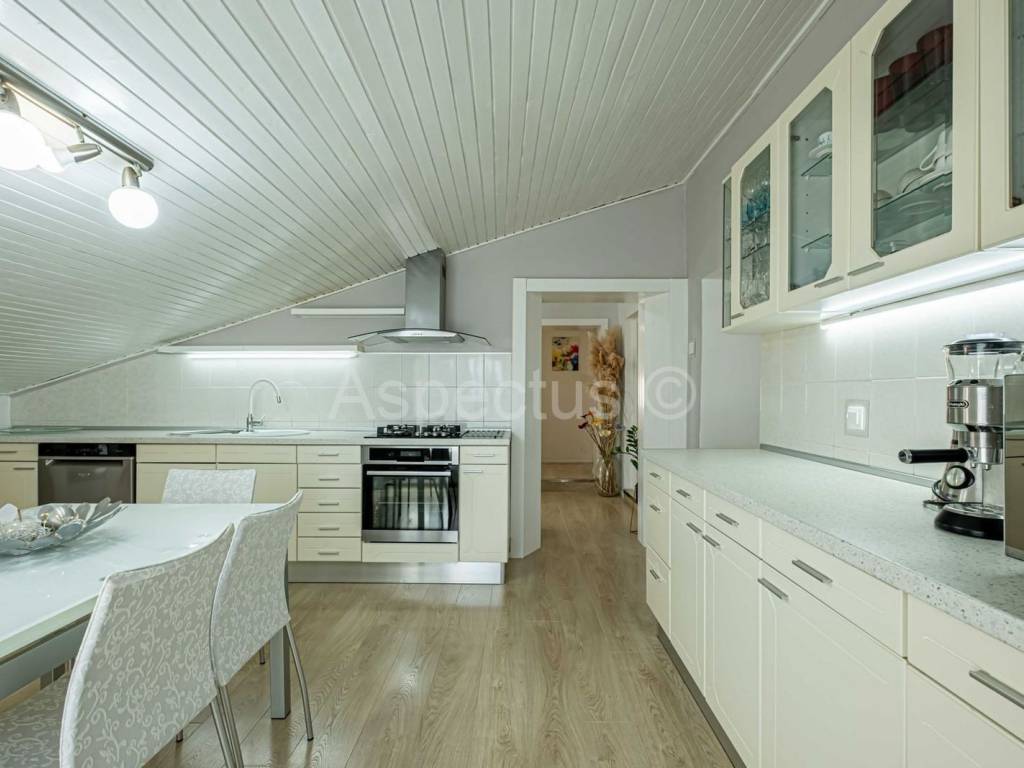 Flat in a house, Sale, Pula, Pula
