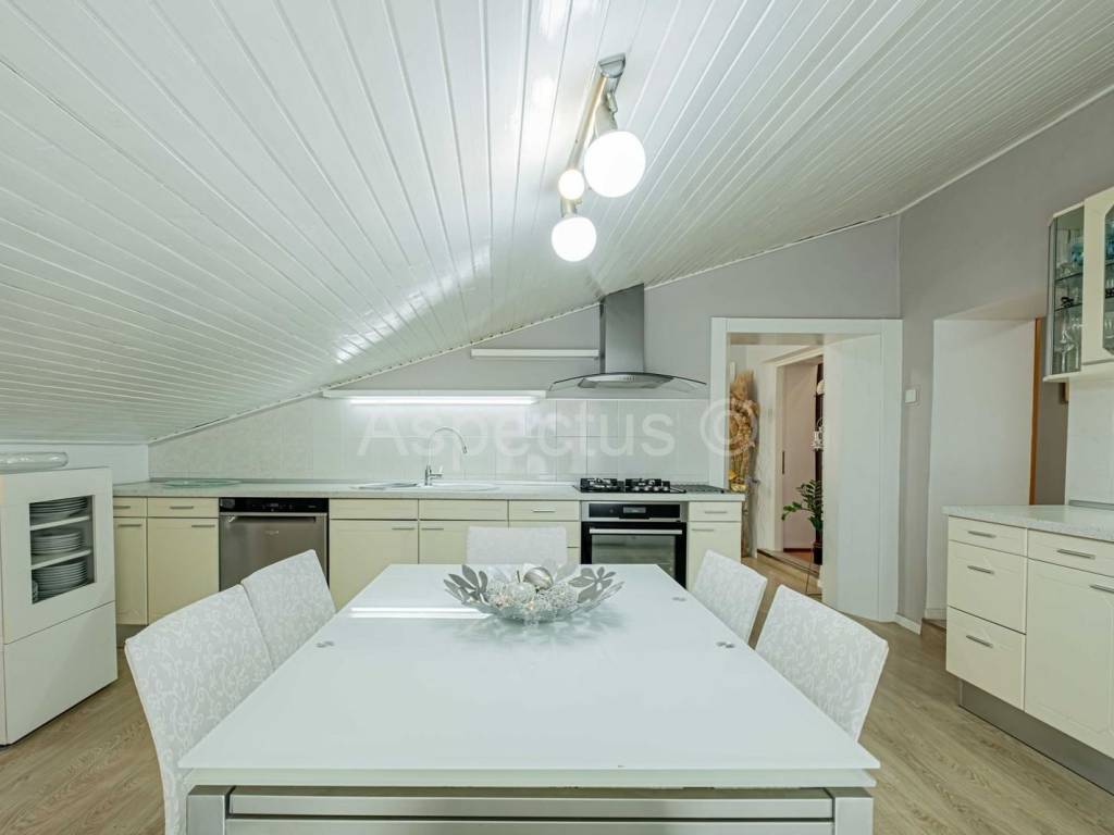 Flat in a house, Sale, Pula, Pula