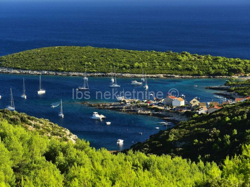 Plot for construction, Sale, Vis, Rukavac