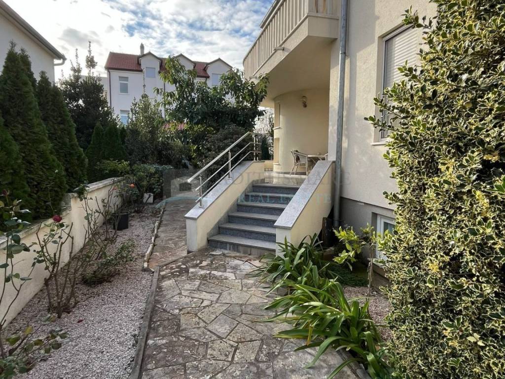 House with apartments, Sale, Vodice, Vodice