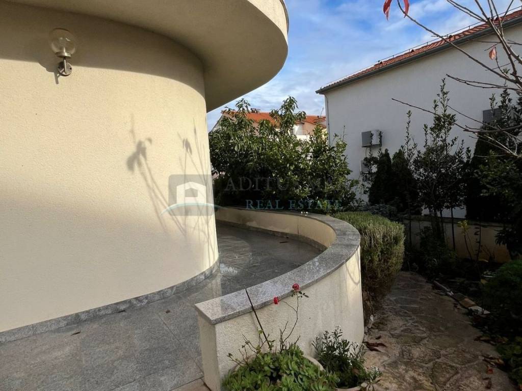 House with apartments, Sale, Vodice, Vodice