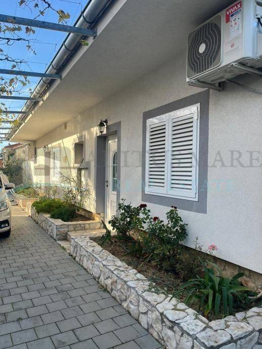 House with apartments, Sale, Pirovac, Pirovac