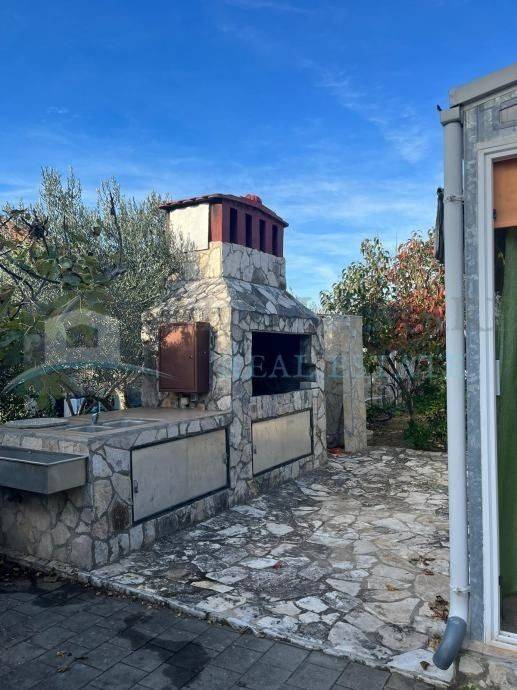 House with apartments, Sale, Pirovac, Pirovac