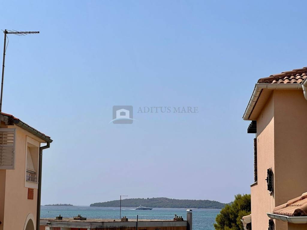 House by the sea, Sale, Šibenik - Okolica, Brodarica
