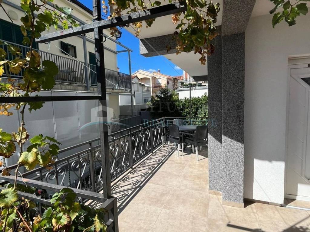 House with apartments, Sale, Vodice, Vodice