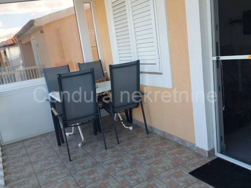House with apartments, Sale, Vir, Vir