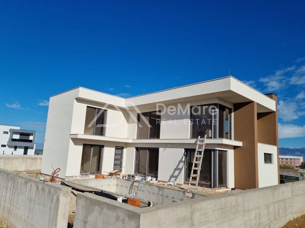 Luksuzna vila, Prodaja, Privlaka, Privlaka