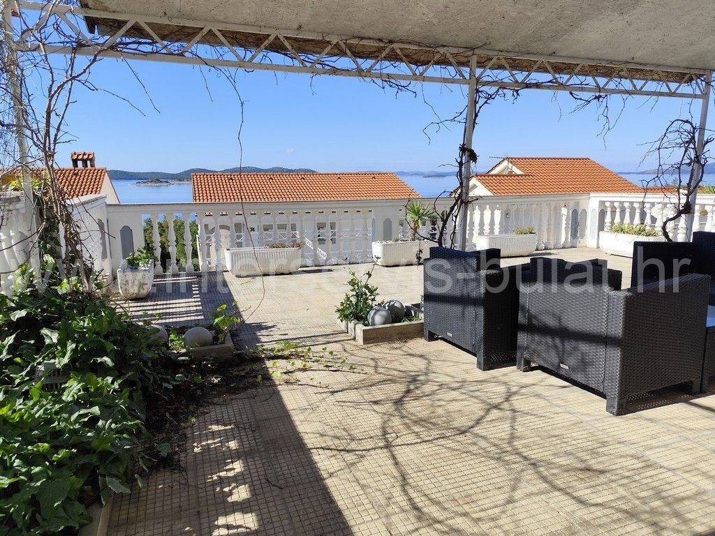 House with apartments, Sale, Pakoštane, Drage