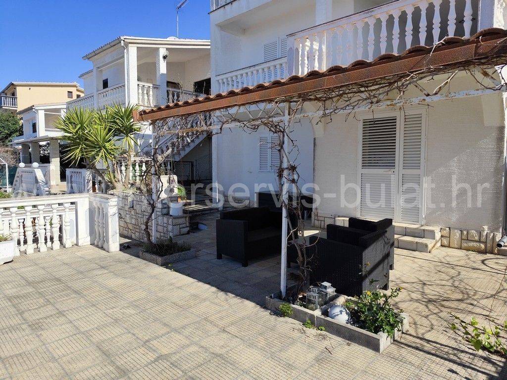 House with apartments, Sale, Pakoštane, Drage