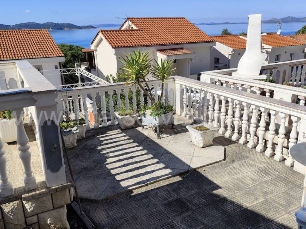 House with apartments, Sale, Pakoštane, Drage