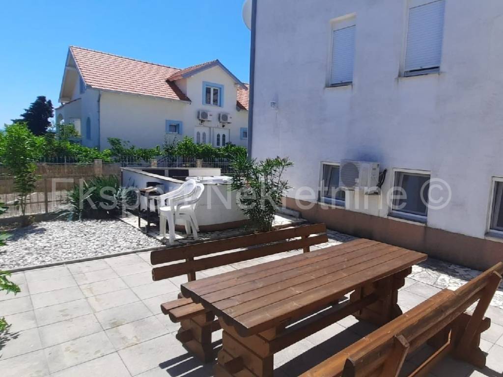 Flat in a building, Sale, Okrug, Okrug Gornji