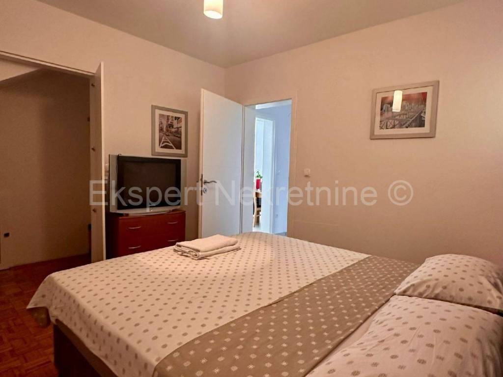Flat in a building, Sale, Okrug, Okrug Gornji
