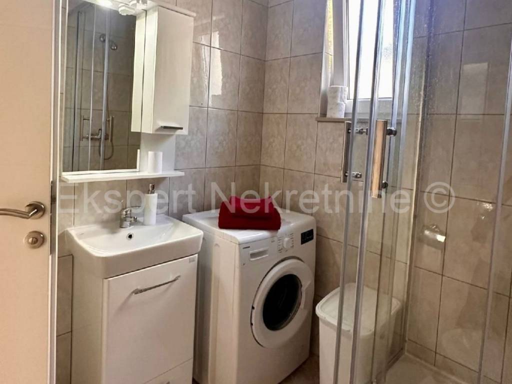 Flat in a building, Sale, Okrug, Okrug Gornji