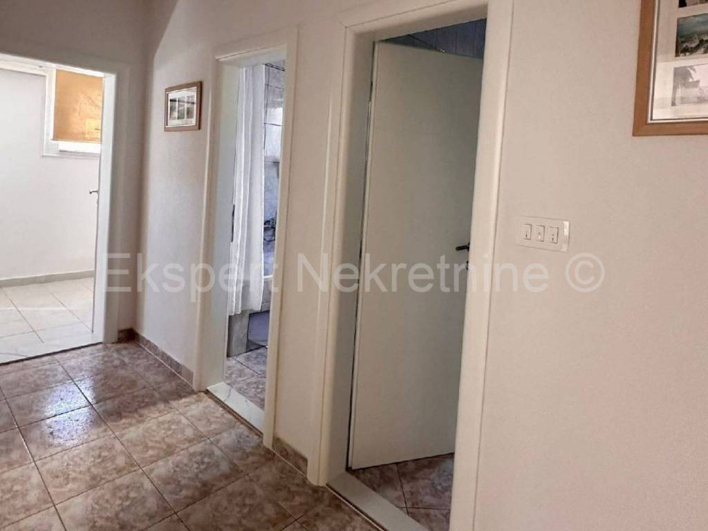 Flat in a building, Sale, Okrug, Okrug Gornji