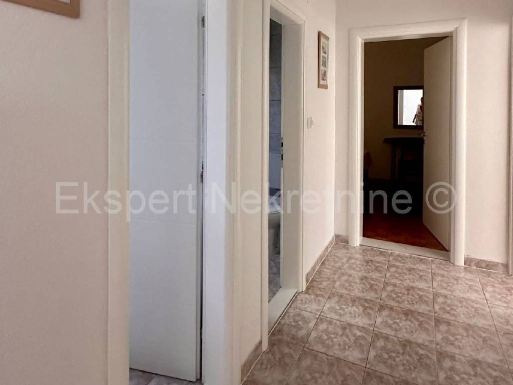 Flat in a building, Sale, Okrug, Okrug Gornji