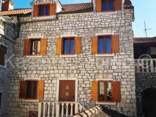 House with apartments, Sale, Supetar, Supetar