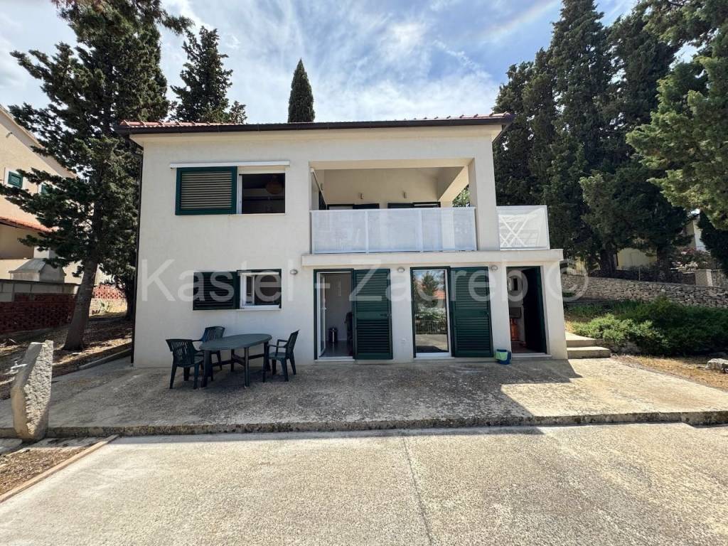 House by the sea, Sale, Sutivan, Sutivan